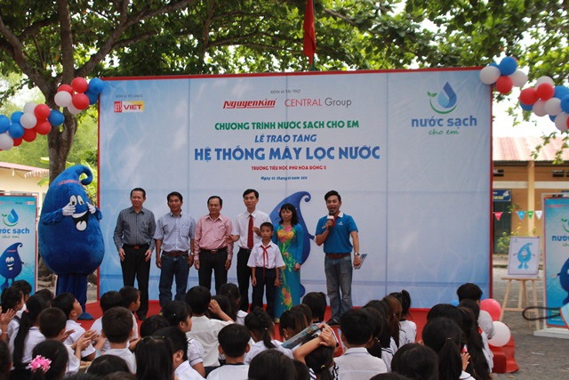 Nước sạch cho em - Hành trình đầy ý nghĩa - 6 Lễ trao tặng hệ thống máy lọc nước tại trường Tiểu học Phú Hòa Đông 2 (Củ Chi).